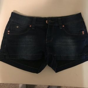 Wannabettabutt jean shorts
